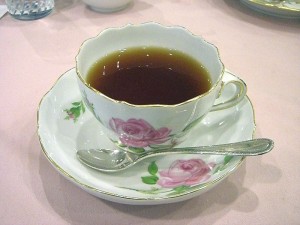 800px-Meissen-teacup_pinkrose01